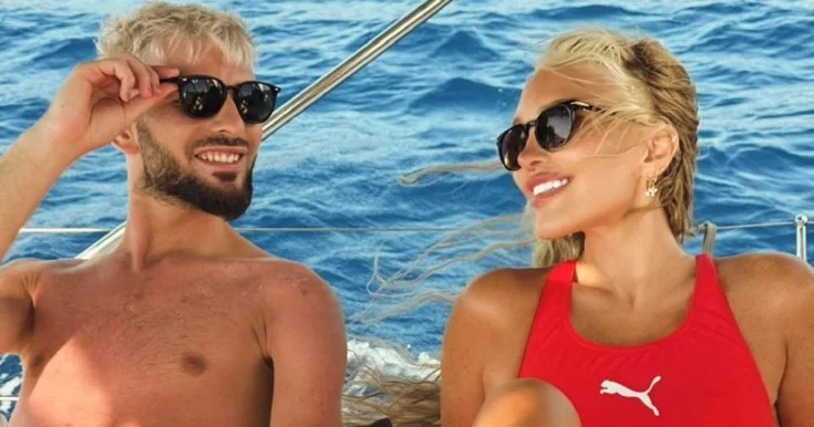 Seren Serengil azərbaycanlı gənclə yaxtada belə görüntüləndi Fotolar