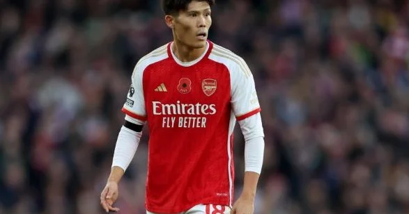 Yapon müdafiəçi “Arsenal”dan ayrıldı
