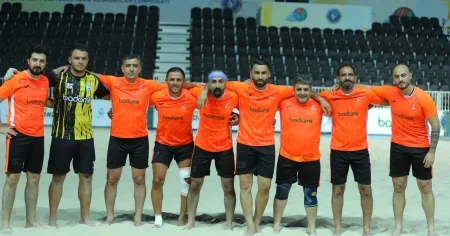 Jurnalistlər “Ulduzlar Liqası”nın qalibi oldular FOTO