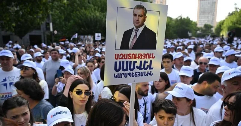 İrəvanda kütləvi yürüşlərlə əlaqədar MTX binasında təhlükəsizlik gücləndirilib