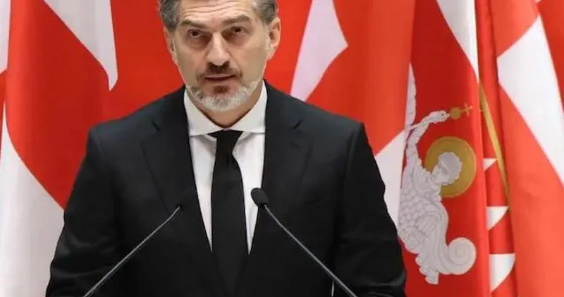 Gürcüstan Prezidenti həbsdə olan müxalifətçilərin əfvi üçün şərt qoydu