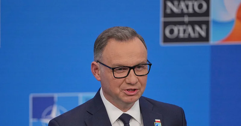 Duda: Polşa ağır texnika göndərməklə Ukraynanı xilas etdi