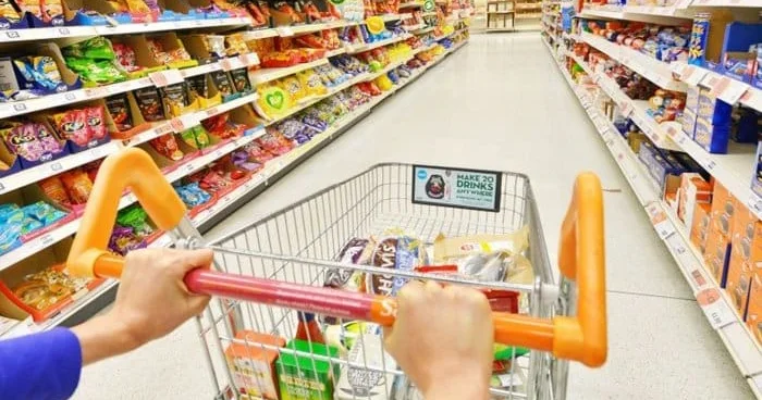 Market müdiri üzərinə oturdu: gənc qadın xilas ola bilmədi FOTO