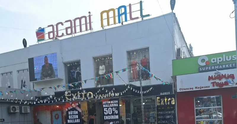 “Əcəmi Mall”da qanunsuz tikintiyə kim icazə verib? Fotofakt