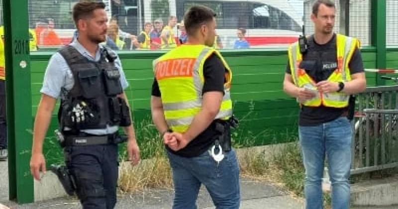 Suriya sakini balta ilə almanlara hücum etdi