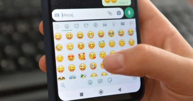 Emojilərin yazışmalarda təsiri
