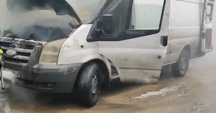 В поселке Масазыр загорелся грузовой автомобиль