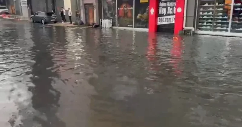 İstanbul küçələrində sel: Həyat iflic oldu