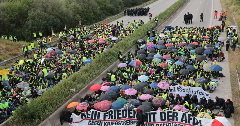Almaniyanın Erfurt şəhərində minlərlə insan AfD nin qurultayına etiraz edir