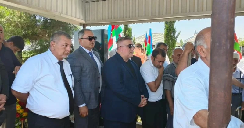Aztürk Holdingin prezidenti Füzulidə şəhidin dəfn mərasimində iştirak edib