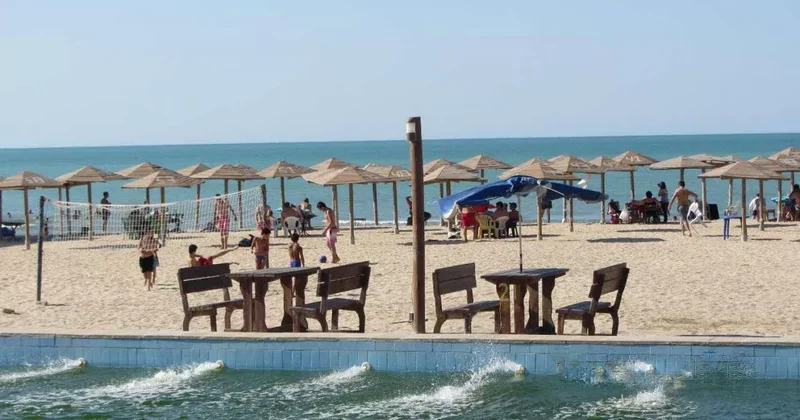 В воскресенье на пляжах Абшерона будет ветер: что с температурой воды?