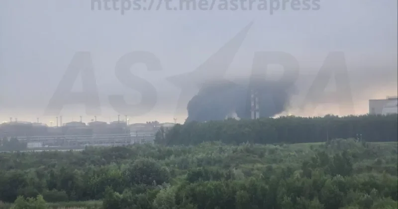 Пожар в Петербурге на промышленном объекте: ВИДЕО