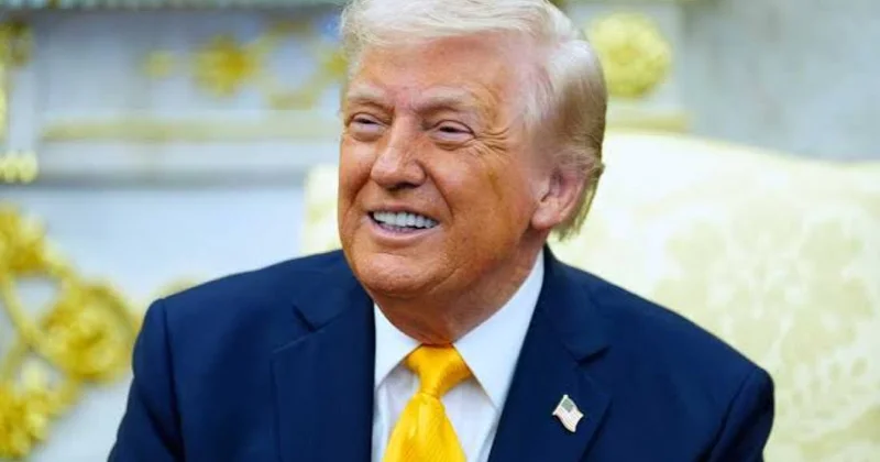 Трамп в золоте в компании великих президентов США фото, видео