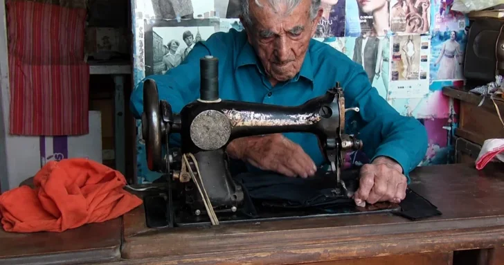 Шил для всего Азербайджана: история 95 летнего портного из Шеки