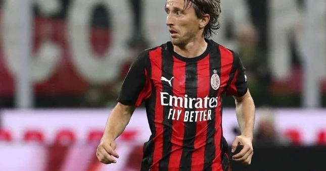 40 yaşlı Modriç Milan da qalır