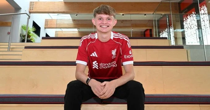 Liverpul 17 yaşlı hücumçu transfer etdi