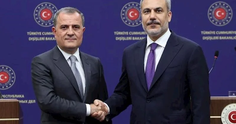 Ceyhun Bayramov Hakan Fidanla regional məsələləri müzakirə edib