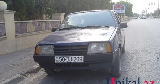 Park olunmuş avtomobildən oğurluq edildi FOTOLAR