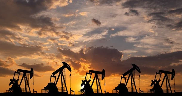 Цены на нефть снижаются на фоне решений ОПЕК+ и слабой статистики из США