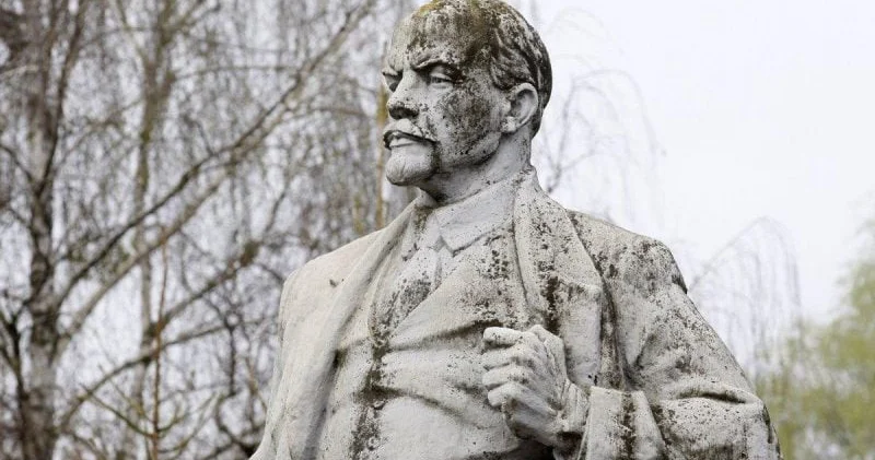 В Украине демонтировали последний памятник Ленину