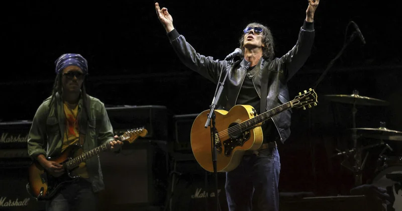 Мужчина не выжил после падения на концерте Oasis