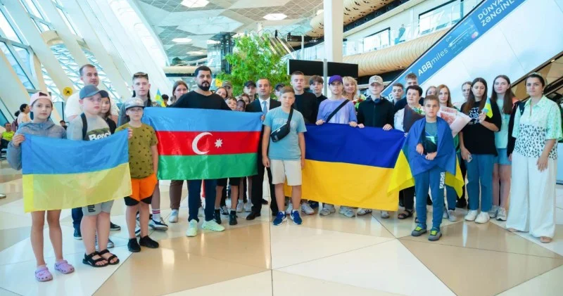 Daha 30 ukraynalı uşaq reabilitasiya üçün Azərbaycana gətirilib