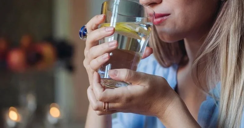 Harvardlı mütəxəssis açıqladı: Limonlu su həqiqətən sağlamlığa faydalıdırmı?