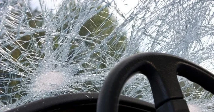 На трассе Губа Хыналыг автомобиль упал с моста, есть пострадавшие