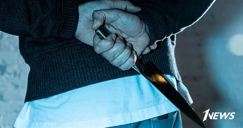 В Баку мужчина нанес ножевые ранения двум знакомым