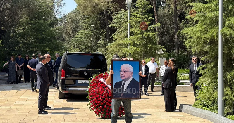 Elçin Əfəndiyev dəfn edildi FOTOLAR