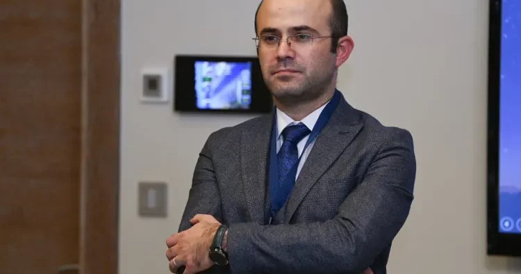 Direktor səsləri: Aqressiya varsa, peşəkarlıq yoxdur Təhsil eksperti