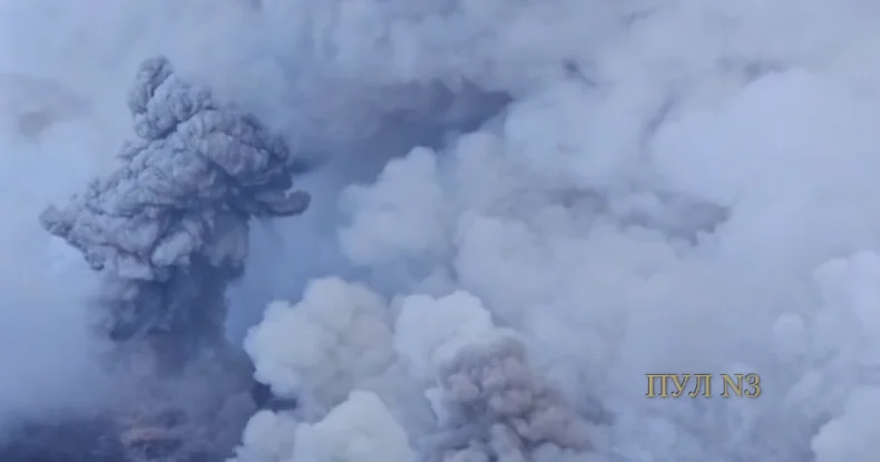 На Камчатке лава с вулкана приблизилась к леднику ВИДЕО