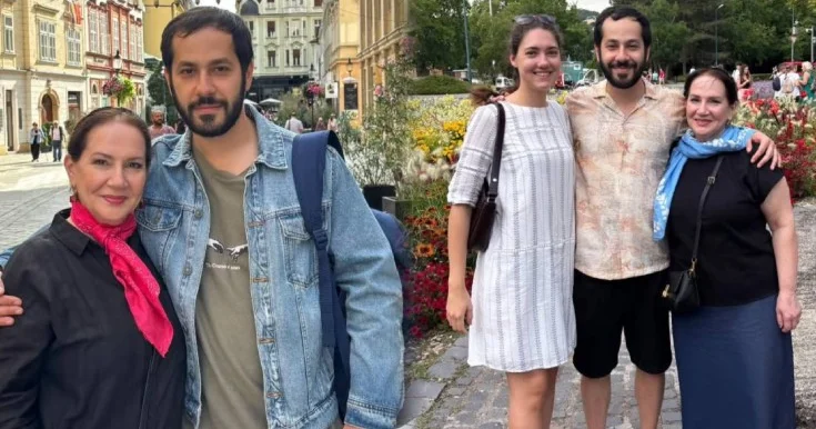 Zemfira Əbdülsəmədova oğlu və gəlini ilə Avropada Fotolar
