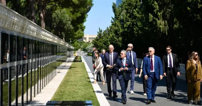 İsveçrənin Federal Xarici İşlər Departamentinin rəhbəri Şəhidlər xiyabanını ziyarət edib