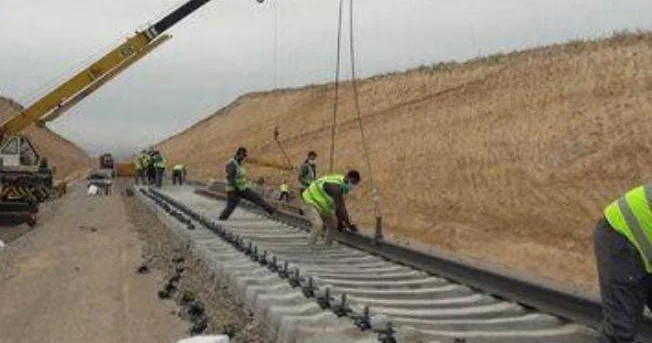 Türkiyə Ermənistanla sərhəddə dəmir yolunu yeniləyir TÜRKİYƏ