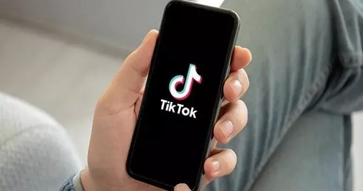 Canlı yayımda qadınları söyən tiktoker CƏRİMƏLƏNDİ