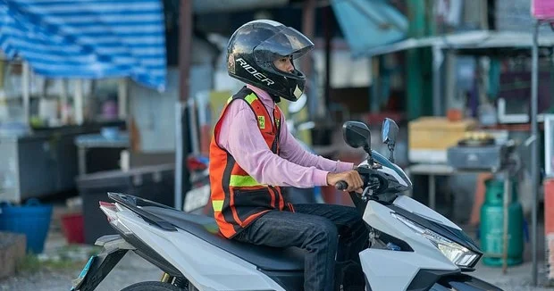 Taylandda taksi sürücüləri ruslardan pul almır KONKRET