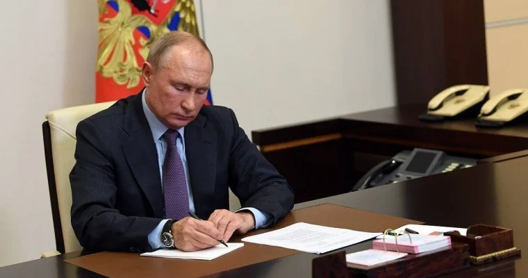 Putin miqrasiya nəzarətini sərtləşdirən qanunları imzaladı