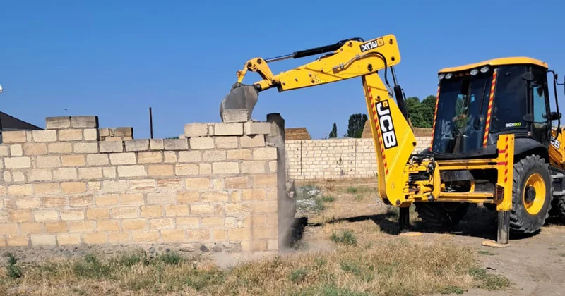Göygöl rayonunda qanunsuz tikili sökülüb Fotolar