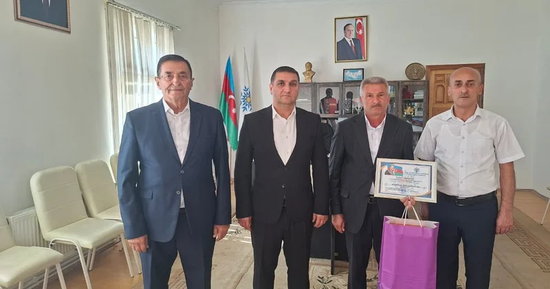 Xalqı üçün çalışan insan FOTO