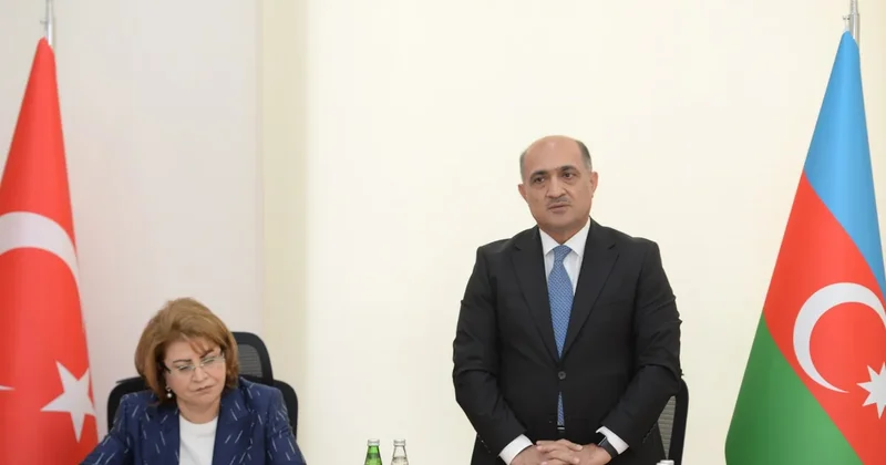 Universitetinin ilk rektoru kollektivə təqdim olunub