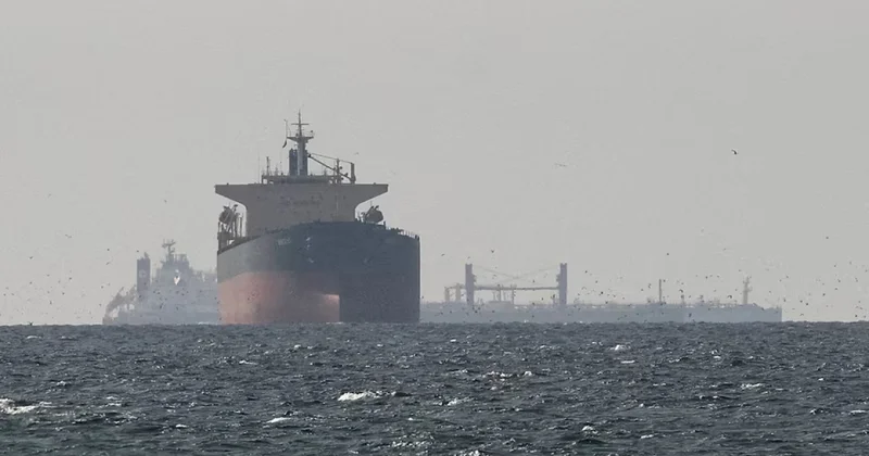 İraq neftini daşıyan tankerlər Hörmüz boğazından keçməyə başlayıb