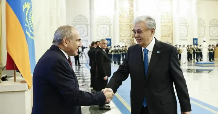 Tokayev Paşinyanı təbrik etdi