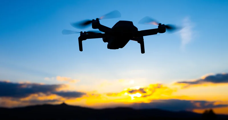 Cənubi Koreyada dronlar isti havada fermerləri tarlalardan qovur
