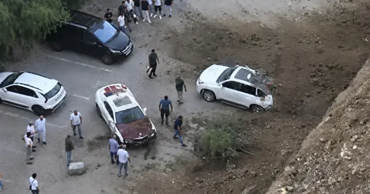 Torpaq uçqunu avtomobillərə ziyan vurdu: Zərəri hansı sığorta ödəyir? AÇIQLAMA