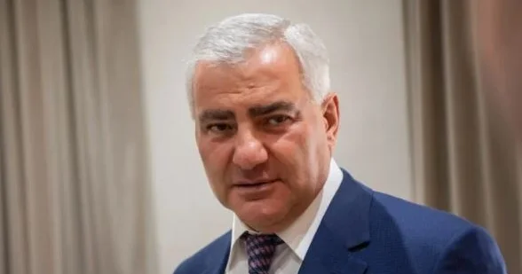 Samvel Karapetyandan Paşinyana sərt sözlər: “Masanın altında ayaqüstə gəzəndə…” KONKRET