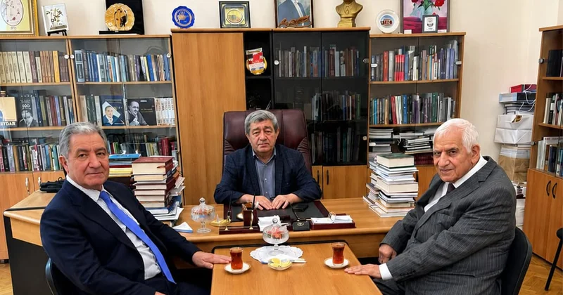 O, hər kəsin şairi idi...