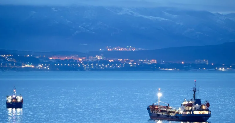 Novorossiysk yaxınlığında hücuma məruz qalan gəminin heyəti təxliyə edilib
