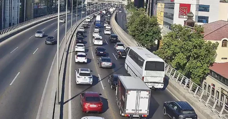 Paytaxtda 13 istiqamətdə sıxlıq var
