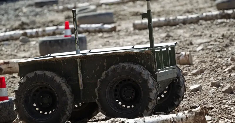 Ukrayna getdikcə daha çox əsgərlərin yerinə yerüstü robotlardan istifadə edir Bloomberg